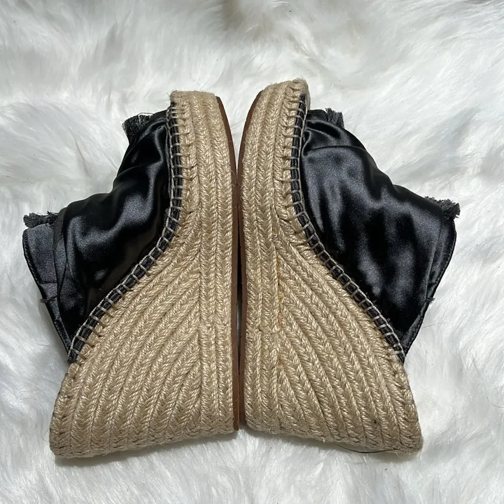 Kenneth Cole Gunmetal Grey Satin Espadrilles Wedge‎ Sandals Size 7.5M.  B83